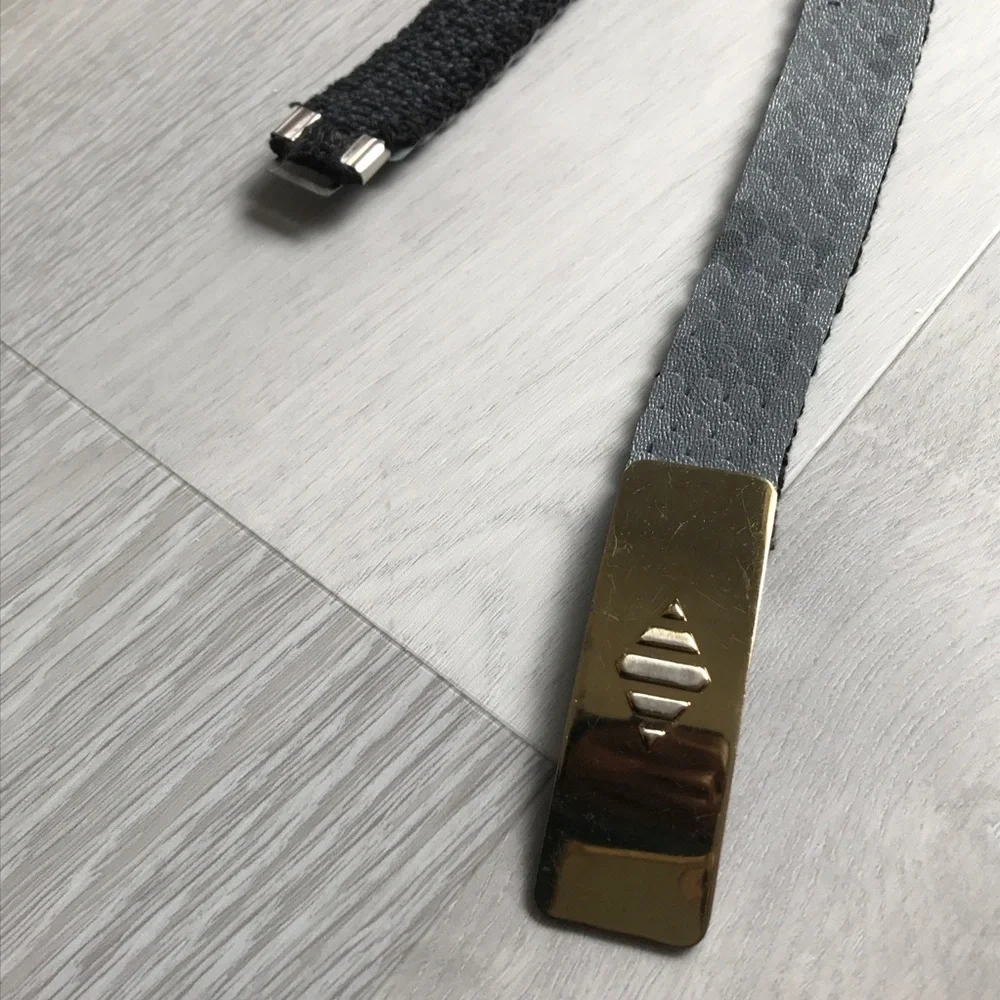 VTG AKIRA GRAY LEATHER BELT ELASTOC STRETCH ONE SIZE